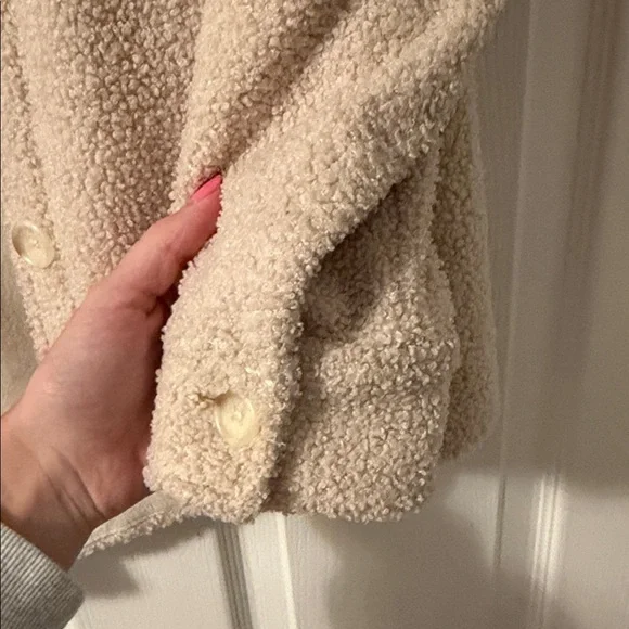 Abercrombie & Fitch Sherpa Shacket - Picture 6 of 7
